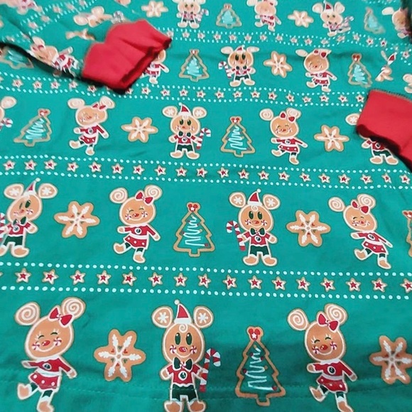 Disney Mickey & Minnie Gingerbread Green and Red Women's Pajama Set - Picture 4 of 6